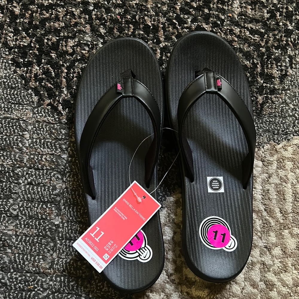 NEW NIKE Flip Flops